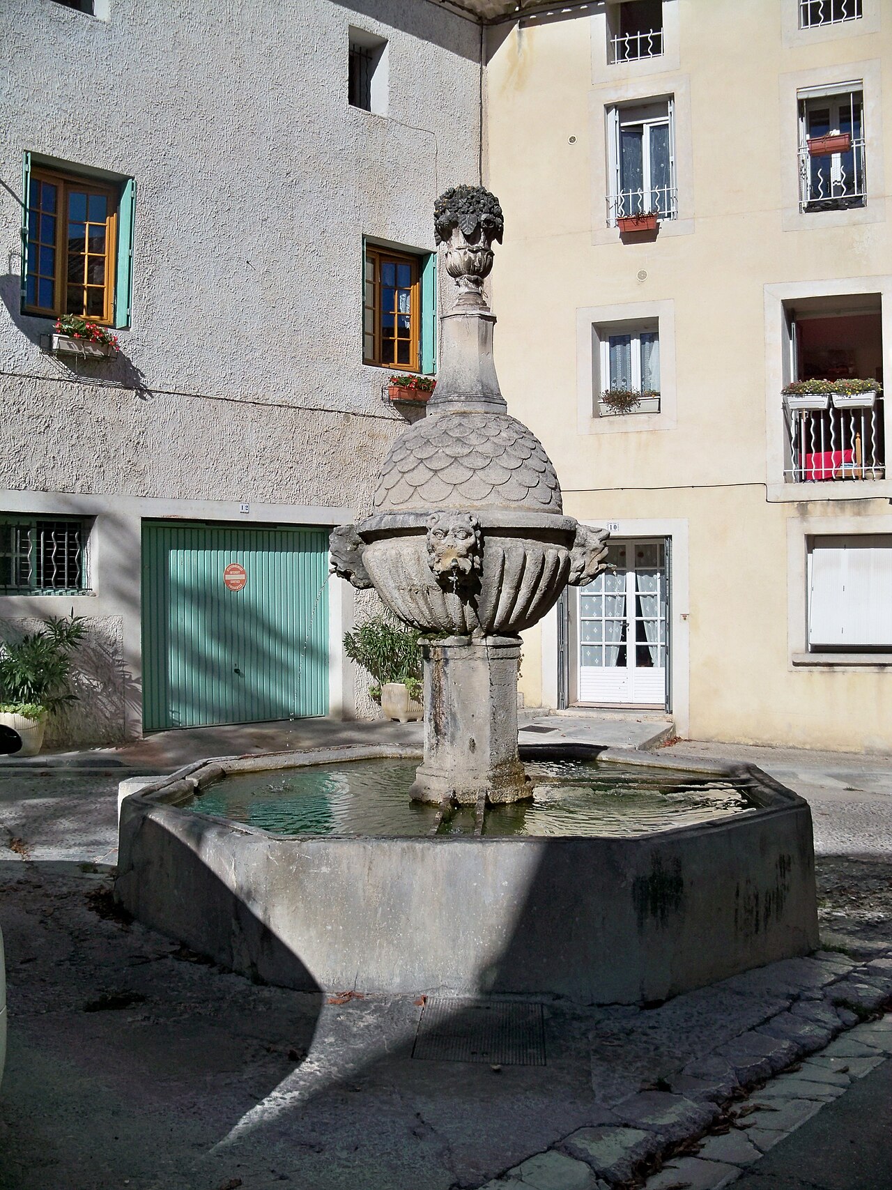 Fontaine de la Porte-Neuve de Pernes-les-Fontaines